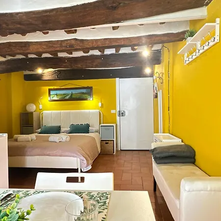 Cozy Studio Apartment In The Center Of Lucca Apartmán